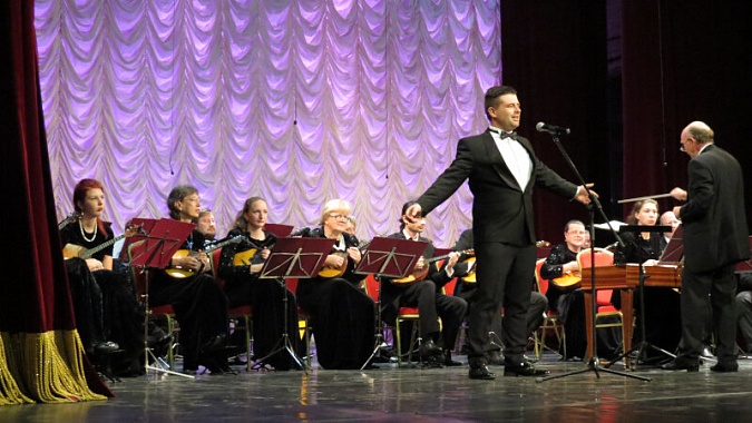 Верхневолжский СМЦ отметил 15-летие компании с оркестром и артистами